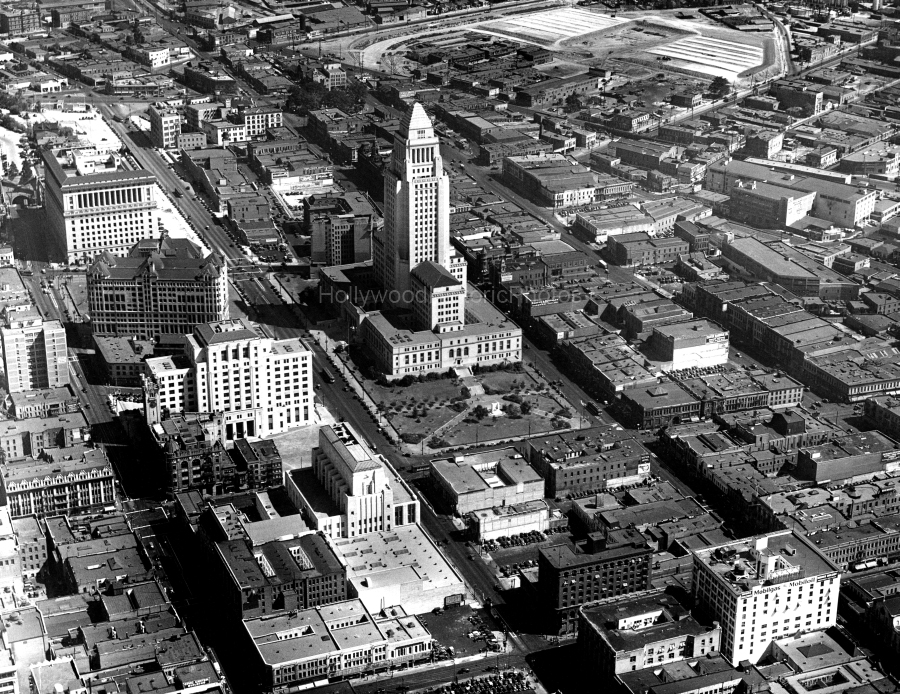 Los Angeles City Hall 1934 Aerial view.jpg